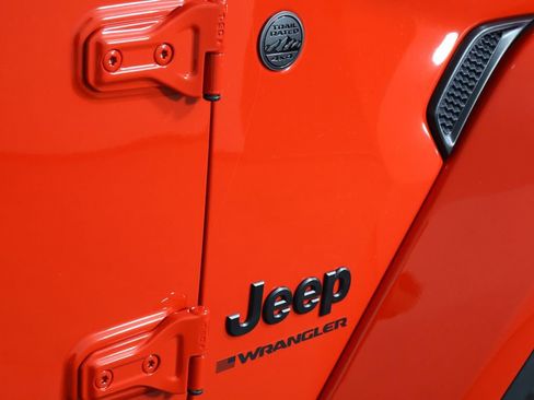 Used 2025 Jeep Wrangler Unlimited Sahara AWD/4WD image 36