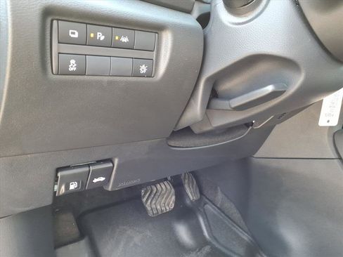 Used 2025 Nissan Versa S w/ Trunk Package image 9