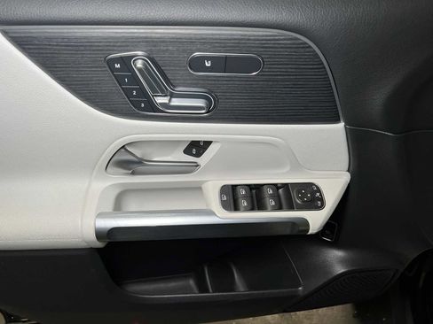 Certified 2023 Mercedes-Benz GLB 250 4MATIC image 21