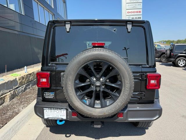 Used 2023 Jeep Wrangler Unlimited Sahara w/ Cold Weather Group AWD/4WD image 4