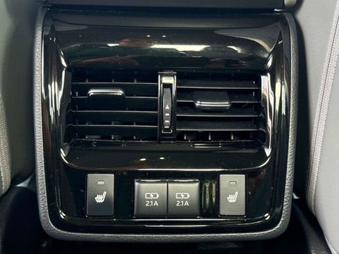 Used 2019 Toyota Avalon Limited FWD image 16