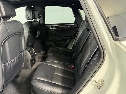 Used 2025 Porsche Macan AWD/4WD image 19