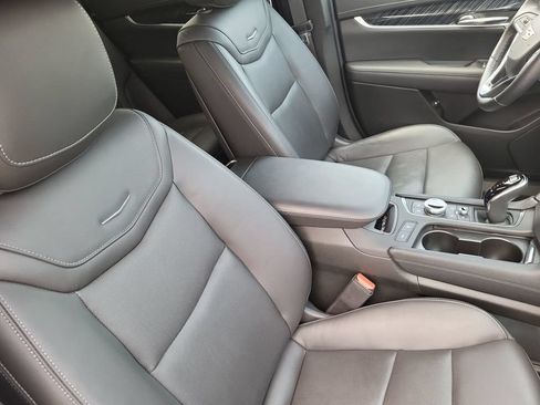 Used 2025 Cadillac XT6 Premium Luxury AWD/4WD image 35
