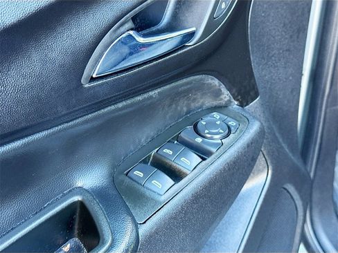 Used 2024 Chevrolet Equinox LT image 17