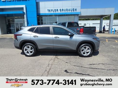 New 2026 Chevrolet Trax LS w/ LS Convenience Package FWD image 1