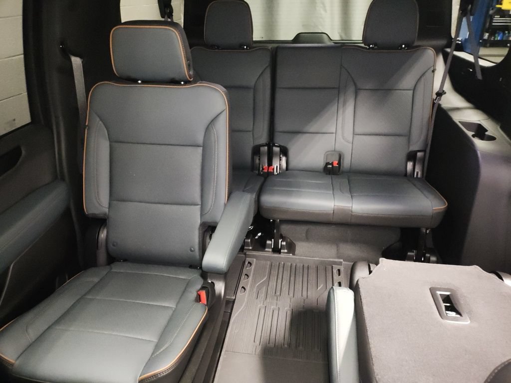 New 2026 GMC Yukon XL AT4 w/ AT4 Premium Plus Package AWD/4WD image 30