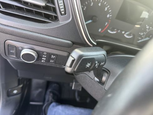 Used 2022 Ford Escape SE w/ SE Sport Appearance Package image 16