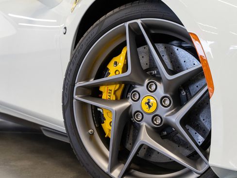 Used 2021 Ferrari F8 Tributo RWD image 25