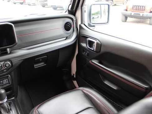 Used 2025 Jeep Wrangler Unlimited Rubicon AWD/4WD image 46