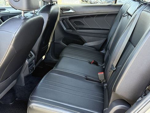 Used 2022 Volkswagen Tiguan SE R-Line image 27
