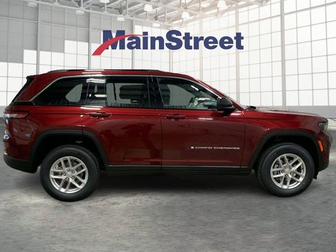 New 2025 Jeep Grand Cherokee Laredo image 6