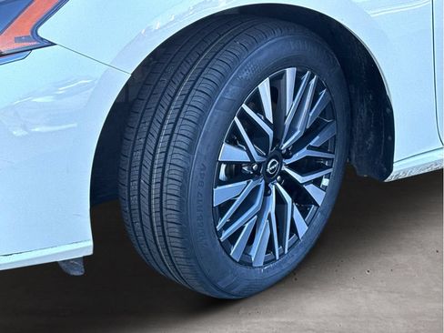 Used 2025 Nissan Altima 2.5 SV FWD image 24