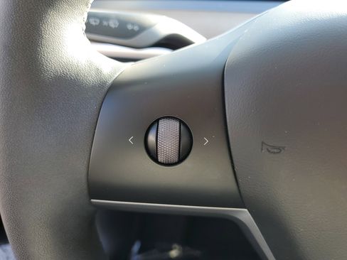 Used 2023 Tesla Model Y Long Range image 23