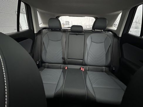 Certified 2025 Volkswagen Tiguan SE image 27