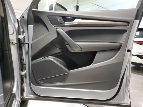 Used 2023 Audi Q5 2.0T Premium w/ Convenience Package image 27