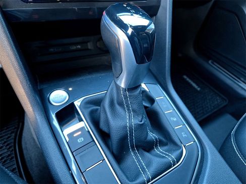 Used 2022 Volkswagen Tiguan SEL R-Line image 23