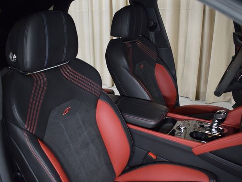 Certified 2022 Bentley Bentayga image 24
