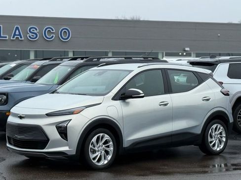 Used 2023 Chevrolet Bolt EUV LT w/ Comfort Package image 32