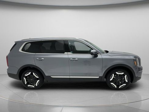 Used 2025 Kia Telluride S AWD/4WD image 2