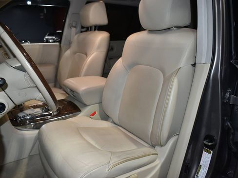 Used 2016 INFINITI QX80 Luxe w/ 22" Wheel Package image 2