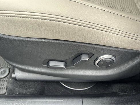 Used 2026 Genesis GV70 2.5T Select image 25