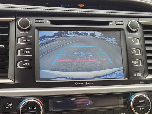 Used 2015 Toyota Highlander XLE image 18