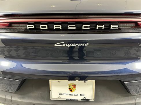 Certified 2024 Porsche Cayenne w/ Premium Package Plus (PFM) AWD/4WD image 14