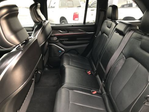 Used 2022 Jeep Grand Cherokee Overland w/ Adv Protech Group III image 31