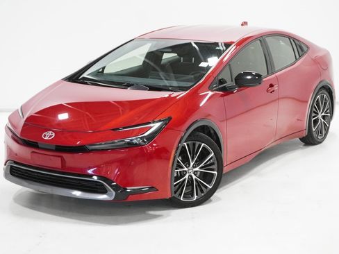 Used 2024 Toyota Prius XLE image 2
