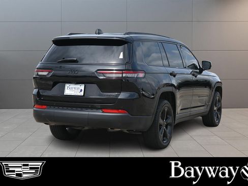 Used 2024 Jeep Grand Cherokee L Limited w/ Black Appearance Package AWD/4WD image 5