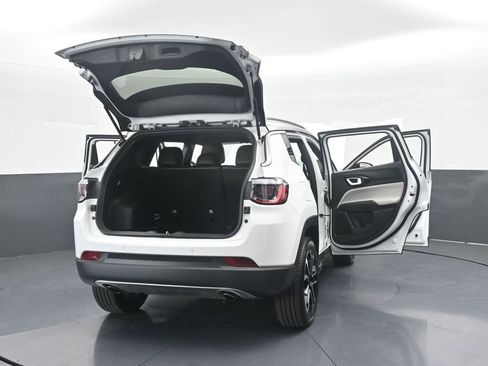 Used 2023 Jeep Compass Limited image 72