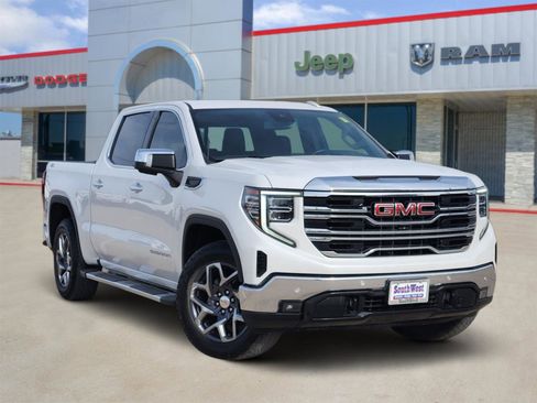 Used 2022 GMC Sierra 1500 SLT image 1