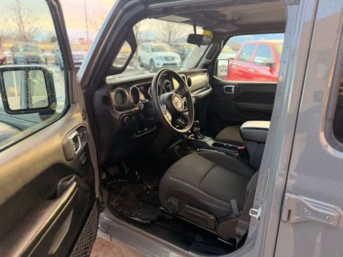 Used 2023 Jeep Gladiator Sport AWD/4WD image 12