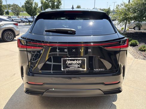 Used 2024 Lexus NX 250 FWD image 9