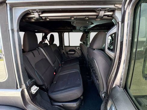 Used 2022 Jeep Wrangler Unlimited Rubicon 4xe w/ Safety Group AWD/4WD image 32