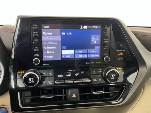 Used 2020 Toyota Highlander XLE image 16