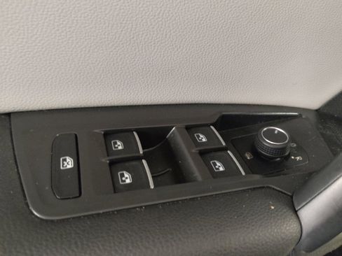 Used 2021 Volkswagen Tiguan SE R-Line image 27