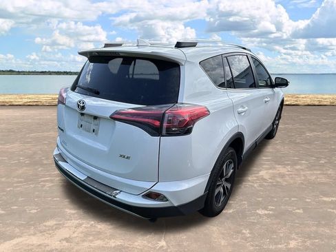 Used 2018 Toyota RAV4 XLE FWD image 8