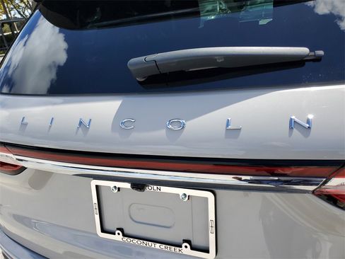 Certified 2022 Lincoln Corsair FWD w/ Equipment Group 101A image 5