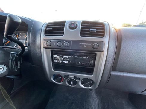 Used 2011 GMC Canyon SLE image 17