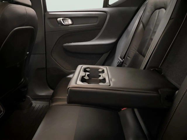 Used 2023 Volvo XC40 B4 Core w/ Convenience Package FWD image 65