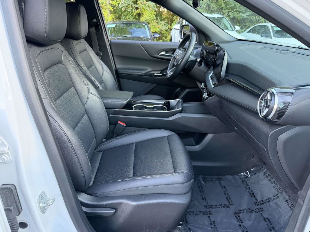 Used 2025 Chevrolet Equinox LT w/ Convenience Package II FWD image 9