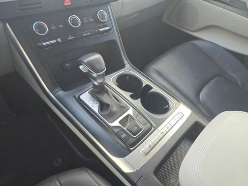 Used 2024 Kia Carnival LX image 15