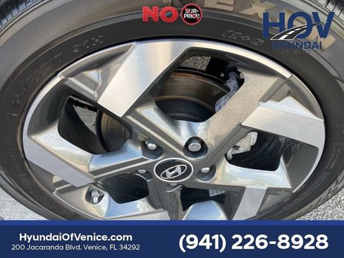 Certified 2023 Hyundai Venue Limited w/ Cargo Package FWD image 36