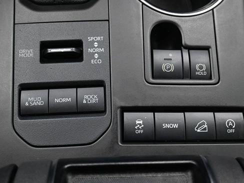 Used 2021 Toyota Highlander XLE AWD/4WD image 26