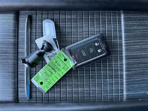 Used 2024 Jeep Wagoneer Series II w/ Flexible Seating Group image 29