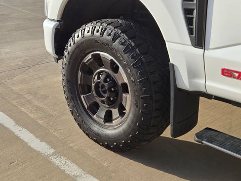 Used 2023 Ford F350 Lariat w/ Lariat Ultimate Package AWD/4WD image 17