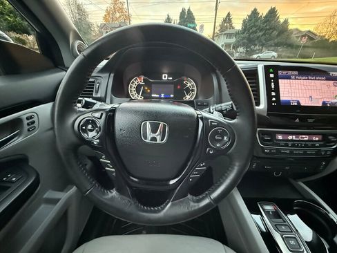 Used 2016 Honda Pilot Touring image 18