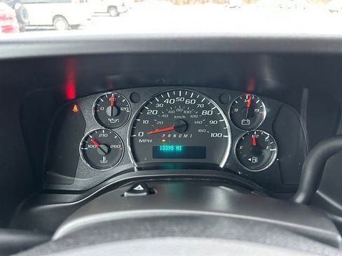 Used 2024 GMC Savana 2500 w/ Driver Convenience Package image 18