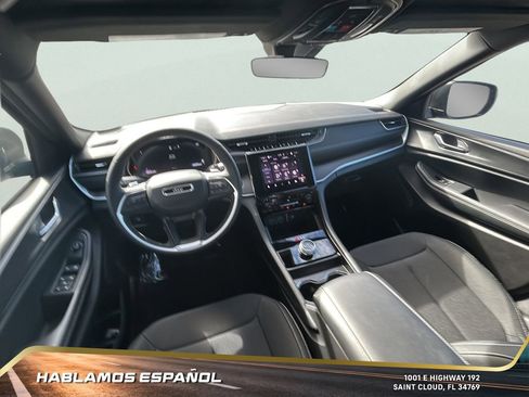 Used 2025 Jeep Grand Cherokee Laredo X w/ Luxury Tech Group I image 25